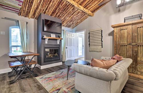 Fredericksburg House | Fredericksburg Regan Cottage with Hot Tub!