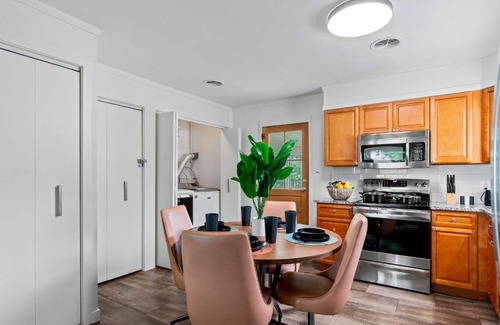 Frederick House | FREE Amenities 4Bd 2 Bath Oasis 8mins to Downtown