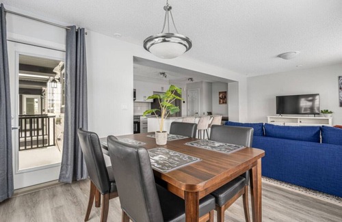 Airdrie House | Free Banff Access » AC » Garage » Family Friendly