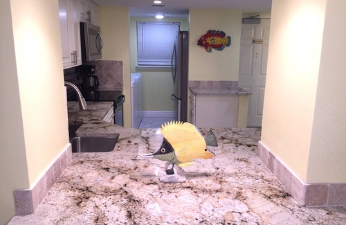 Lower Grand Lagoon Condo | FREE BEACH CHAIRS ALL WEEK 30,000 REMODEL NEW GRANITE CABINETS, 2 NEWPILLOWTOPS