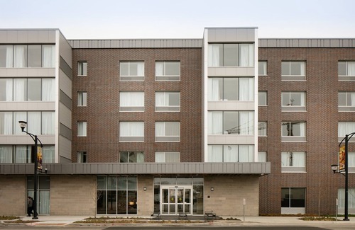 Historic East Village Condo | Free Breakfast Buffet. Indoor Pool & Hot Tub. Stay in Downtown Des Moines.