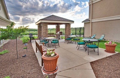 Davenport Condo | Free Breakfast, Free Wi-Fi, Indoor Pool + Hot Tub | Comfy Suite
