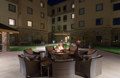 Altoona Condo | Free Breakfast, Free Wi-Fi, Indoor Pool and Hot Tub | Cozy 2 Bedroom Suite
