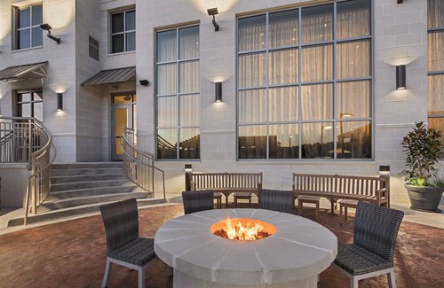 Florence Condo | Free Breakfast + Outdoor Pool | Explore the Nascar Hall of Fame