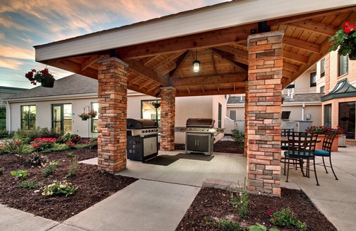 Middleton Condo | Free Breakfast. Pool and Hot Tub. Downtown Area