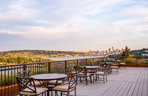 Fremont Apartment | Free Breakfast. Pool Access. Suite Near Downtown.