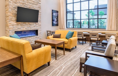 Hillsboro Apartment | Free Breakfast. Pool. Gym. Quick Drive to Rock Creek Country Club!