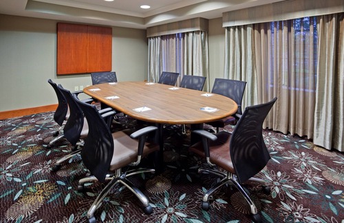 West Bloomington Apartment | Free Breakfast. Pool & Hot Tub. Great for Business Travelers!