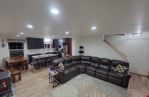 Ronald House | FREE NIGHT Cozy Cabin in the woods, saltwater hot tub , snowmobile from the door
