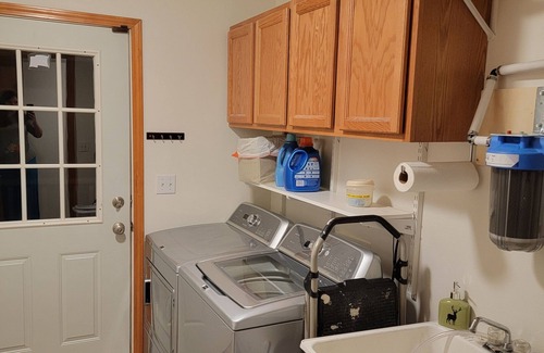 Ronald House | FREE NIGHT Cozy Cabin in the woods, saltwater hot tub , snowmobile from the door