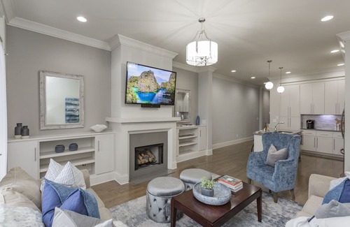 West End House | FREE NIGHT DEAL! DOWNTOWN 1MI TO BROADWAY! #4 of 6 HOMES! Rooftop Deck BY VANDY!