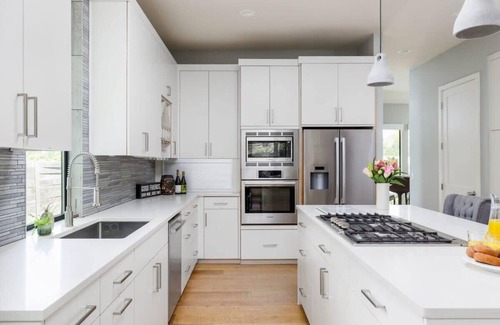 Barton Hills House | Free Parking, 3br, Piano | The Watson - Portoro