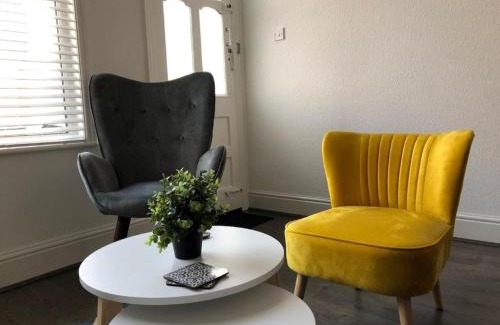 Coventry House | Free parking, free wifi, city centre, contractor and family friendly