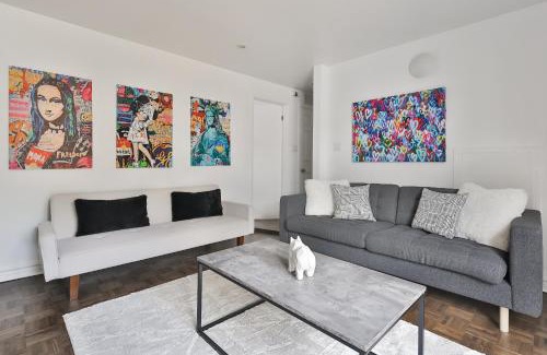 Ville-Marie Apartment | FREE PARKING - Full APARTMENT - 5 min walk to METRO - CENTRAL LOCATION