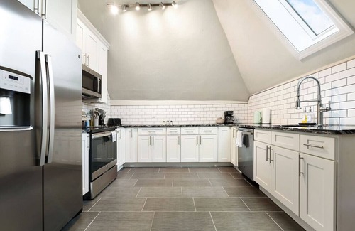 Point Breeze North Apartment | FREE Parking+Netflix Near Hospitals|Food|Shopping