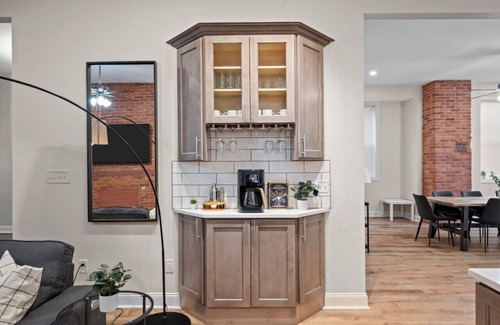 Point Breeze North House | Free Parking+Netflix+Games+BBQ Near Bakery Square