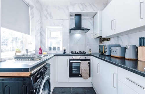 Sheffield House | Free Parking | Pool Table | Stylish
