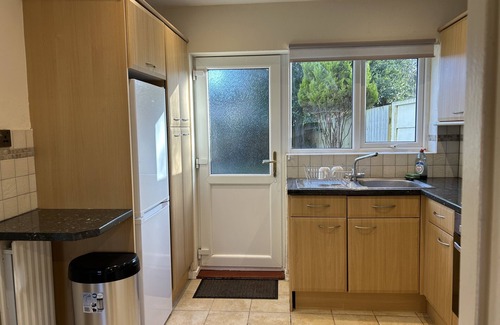 Littlemore House | Free Parking | Private Garden | Fully Equipped | Family Friendly | Bus Stop