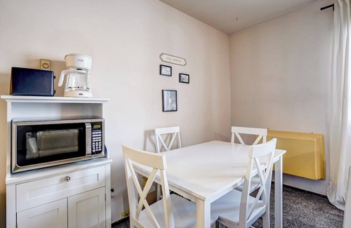 Regent Apartment | Free Parking-walk to hospital&campus-fast wifi!