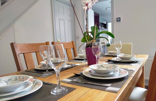Lancaster House | Free Parking/WIFI 3 bed house, Sleep 6 with 2showers, near Uni and Town centre!