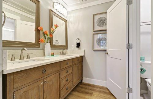 Lawton Woods House | FREE Pool Heat - Upscale Home, Private Heated Pool, Pet Friendly - 7 Pender Lane