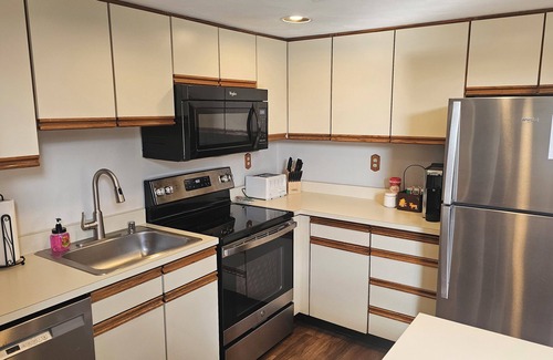 Champion Condo | FREE Pool Pass included 500 feet from 3-bedroom condo AC, WiFi. Enjoy your stay