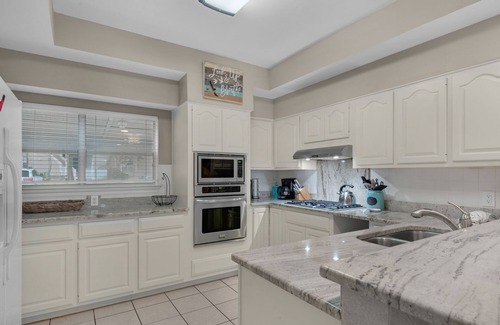 Gulf Pines Condo | Free Seasonal Beach Service, Large Villa, Ground Floor, Pool View, Walk to the B