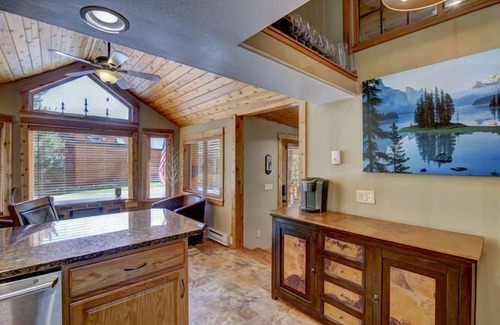 Breckenridge Cabin | Free SkyCard Act-Cozy Cabin w/Fireplace, Hot Tub, Pool, Free Wifi, Fly Fishin