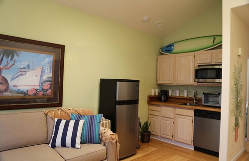 West Newport House | FREE USE OF BOAT, (21' Duffy) WITH GORGEOUS PROPERTY