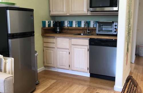 West Newport House | FREE USE OF BOAT, (21' Duffy) WITH GORGEOUS PROPERTY