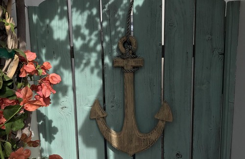 West Newport House | FREE USE OF BOAT, (21' Duffy) WITH GORGEOUS PROPERTY