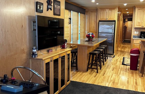 Byrdstown Boat Rental | Freedom is your home away from home on the water!