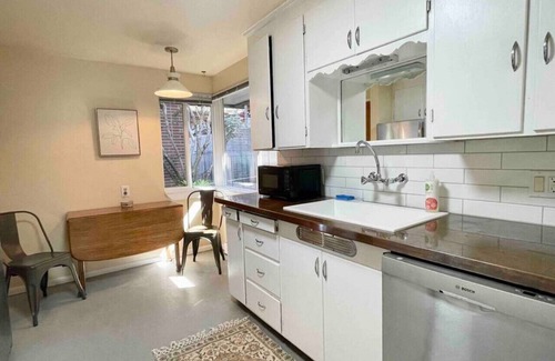 Fremont Apartment | Fremont Artful Escape | Walkable Garden Apartment