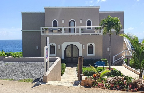 Lighthouse Estates House | French Harbor Suite (King Suite)