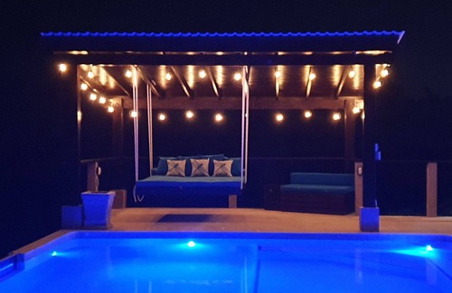 Lighthouse Estates House | French Harbor Suite (King Suite)