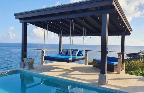 Lighthouse Estates House | French Harbor Suite (King Suite)