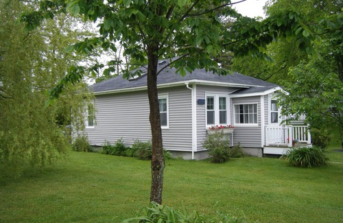 Castine Cottage | Fresh and Airy Cottage in Historic Village by Penobscot Bay