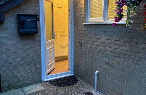 Hemel Hempstead House | Fresh, Cosy 2 Bed House: Contractors, Professionals - Garden and Free Parking