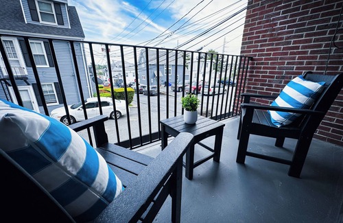 Beverly Apartment | Fresh Design-Walk to Salem-Food-Train Station