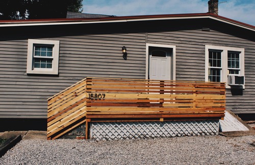 Mount Eaton House | fresh modern 3/Bd wk end getaway in Amish country