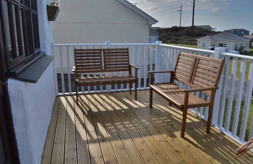 Hayle Cottage | Fresh, modern comforts in a charming beach bungalow, Lanteglos offers a holiday home from home