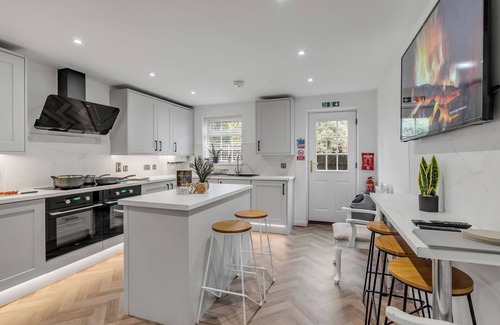 Norwich House | Freshly refurbished, Perfect for a family getaway or groups of contractors