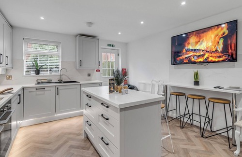 Norwich House | Freshly refurbished, Perfect for a family getaway or groups of contractors