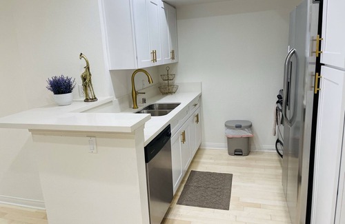 Warner Center Condo | Freshly Remodeled Resort Style Living