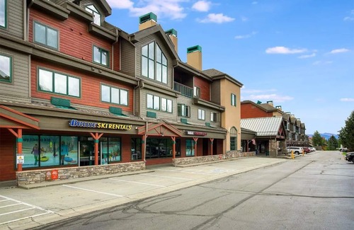 Keystone Condo | Freshly Remodeled Keystone Studio, Heated Pool, Hot tub, Walk to Gondola!