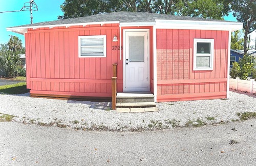 River District House | Freshly renovated 2-bedroom house in beautiful Bradenton with WiFi, AC