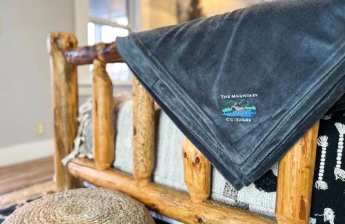 Twin Mountain House | Freshly Updated The Mountain Cottages #1