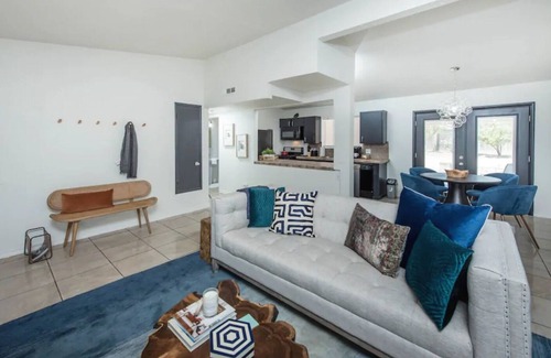 Raisin House | Fresno House| 3 Bed/2 Bath | Large Backyard | 1/2 mile to 41 hwy!