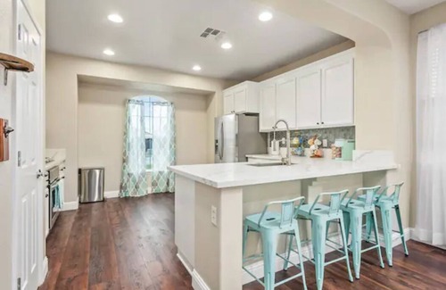 Roosevelt House | Fresno House - BBQ, Fire Pit, 3 Bed, 2 Bath & 2 Car Garage!