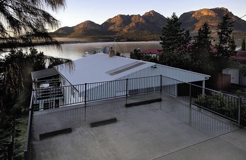 Coles Bay House | Freycinet Beachfront Retreat - Freycinet Holiday Houses